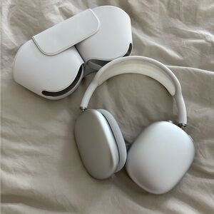 apple airpod max headphones silver